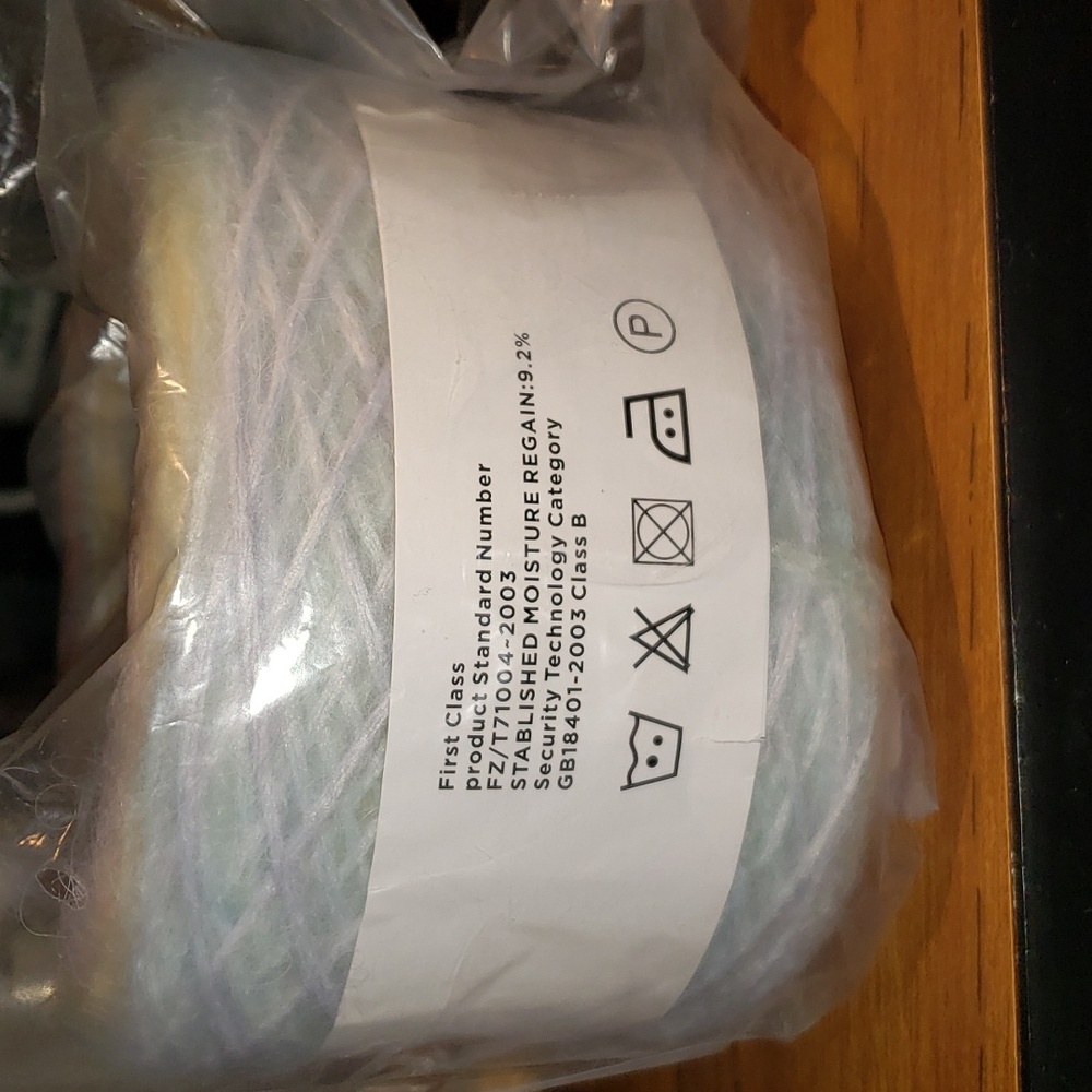 Gradient Color Rainbow Wool Yarn Skein - Picture 3 of 6